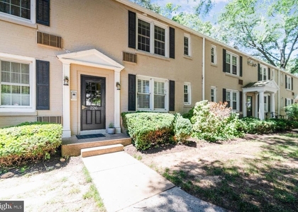 226 N Thomas Street - Photo 1