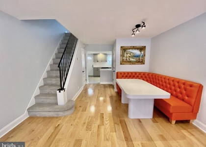 209 Daly Street - Photo 1