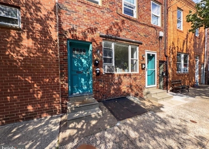 2603 E Somerset Street - Photo 1