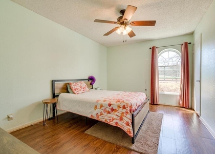 910 Duncan Ln - Photo 1