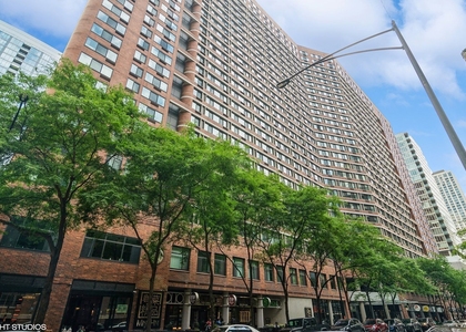 211 E Ohio Street - Photo 1