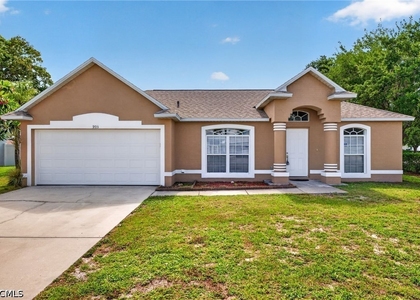 903 Se 5th Avenue - Photo 1