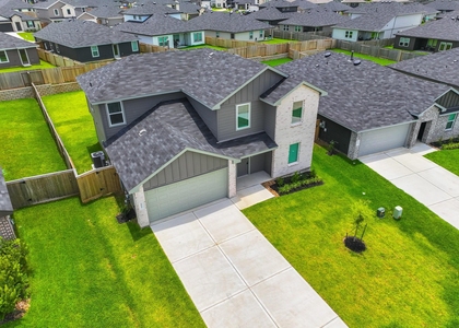 40818 Hawthorne Glades Street - Photo 1