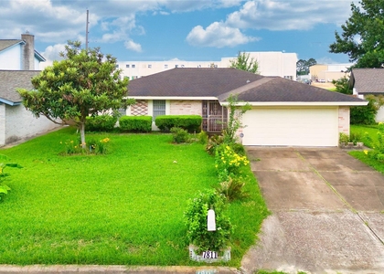 7811 Westbank Avenue - Photo 1