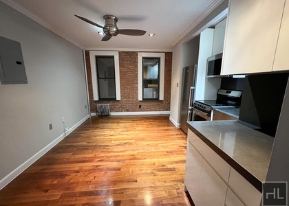 2 Avenue - Photo 1
