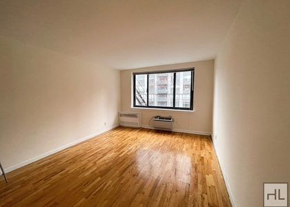 York Avenue - Photo 1