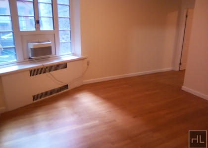 Jane St - Photo 1