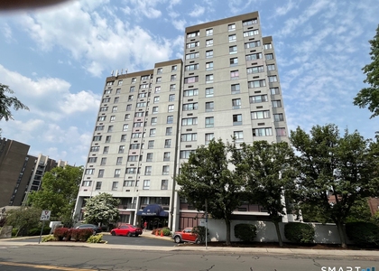 60 Strawberry Hill Avenue - Photo 1