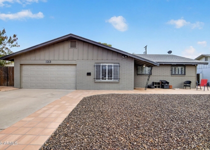 123 E Erie Drive - Photo 1