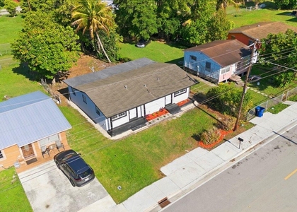 270 Sw 10th Avenue - Photo 1