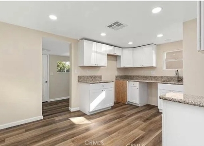 621 S Mistletoe - Photo 1