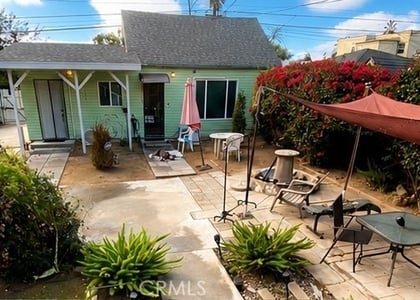 2711 S La Salle Ave - Photo 1