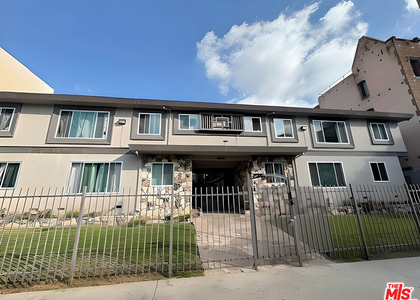 228 S Mariposa Avenue - Photo 1