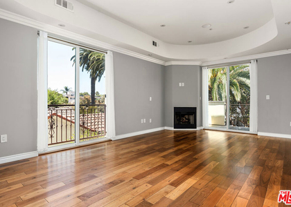 632 N Kings Road - Photo 1