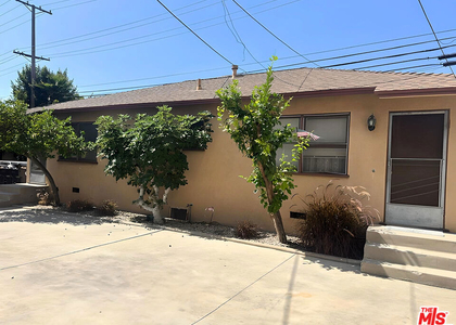 345 Burchett Street - Photo 1