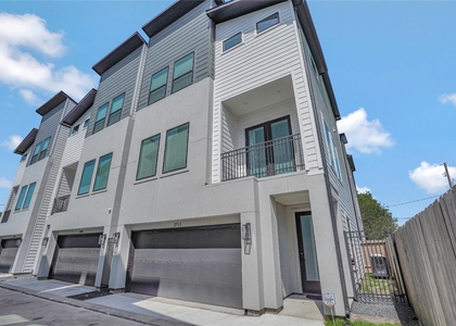 2711 Rosalie Street - Photo 1
