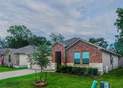 332 Pecos Drive - Photo 1
