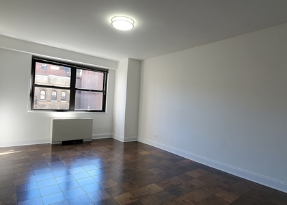 E 16 St - Photo 1