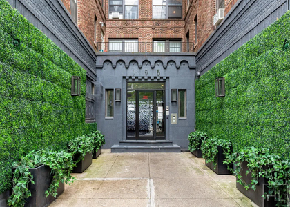 Stanton Street - Photo 1