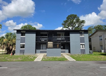 2526 S Oak Avenue - Photo 1
