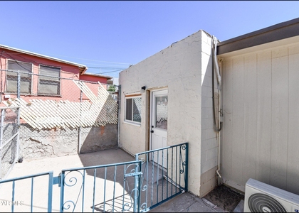 1212 N Laurel Street - Photo 1