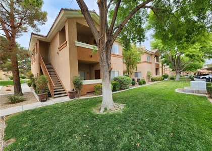 1050 E Cactus Avenue - Photo 1