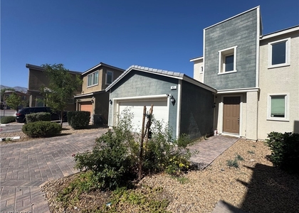 43 Heathrow Lake Avenue - Photo 1