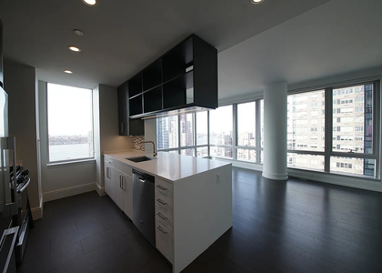 555 10th Avenue - Photo 1