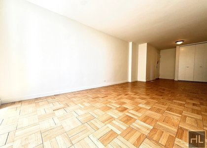 East 49 Street - Photo 1