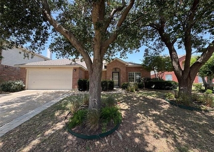 304 E Clover Park Drive - Photo 1