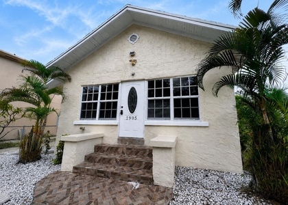 1905 Monroe Street - Photo 1