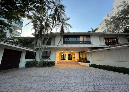 325 Sunset Drive - Photo 1