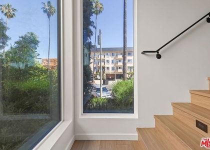 921 N Mariposa Avenue - Photo 1