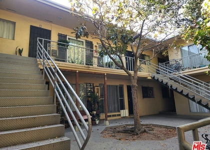 4106 Rosewood Avenue - Photo 1