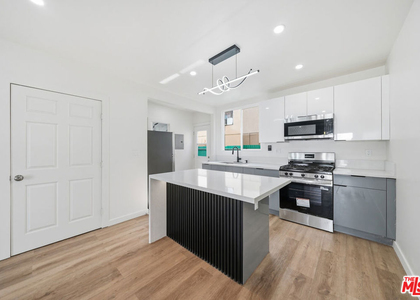 3020 W 12th Street - Photo 1