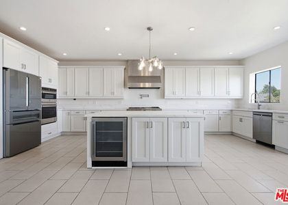 8908 Appian Way - Photo 1