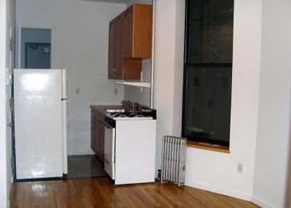 East 10th Street - Photo 1