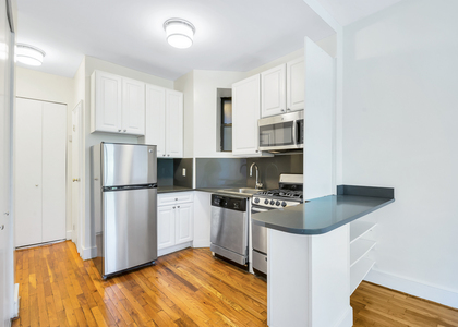 York Avenue - Photo 1