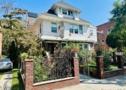84-39 Lefferts Boulevard - Photo 1