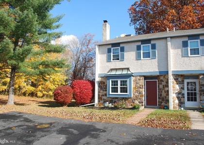 290 Lawndale Avenue - Photo 1