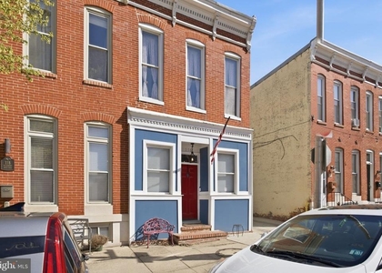 116 W Clement Street - Photo 1