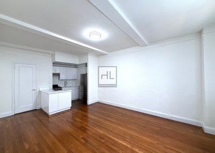 East 46 Street - Photo 1