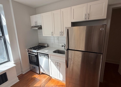 York Avenue - Photo 1