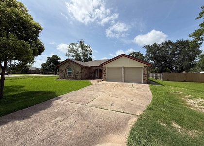 201 San Saba Street - Photo 1