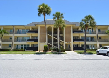 4700 Cove Circle - Photo 1