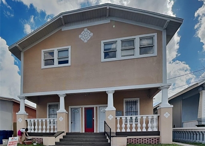 2904 W Chestnut Street - Photo 1