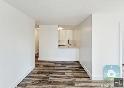 2 Avenue - Photo 1