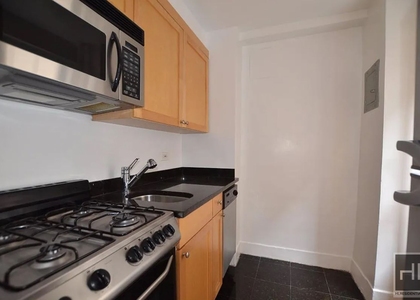 East 49 Street - Photo 1