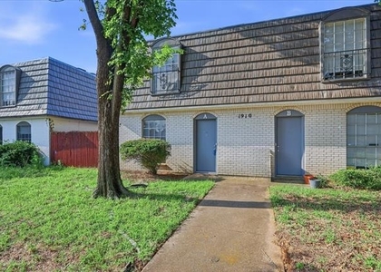 1910 W Sanford Street - Photo 1