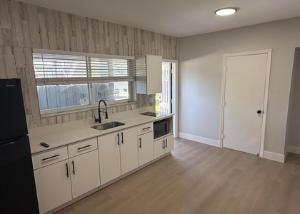 720 Ne 7th Street - Photo 1